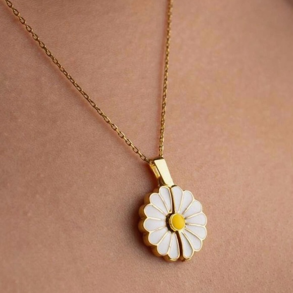 Christian Gold and White Daisy Pendant Necklace - Picture 6 of 9